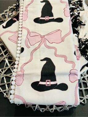 4 Halloween Dining Napkins Witch Hats & Ribbon Bows Edge Trim Pink & Black